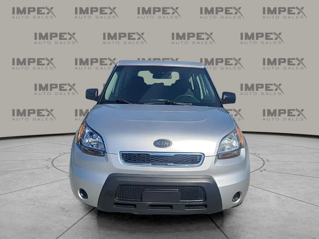 Used 2010 Silver Kia Base image 8
