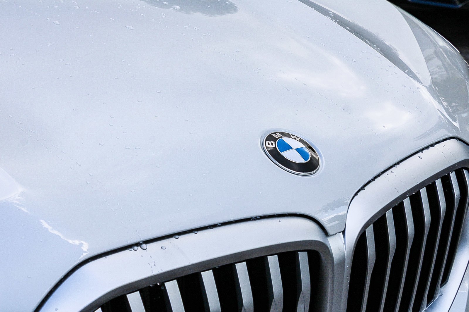New 2026 Mineral White Metallic BMW xDrive40i image 7