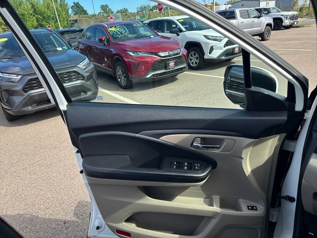 Used 2017  Honda EX-L image 31