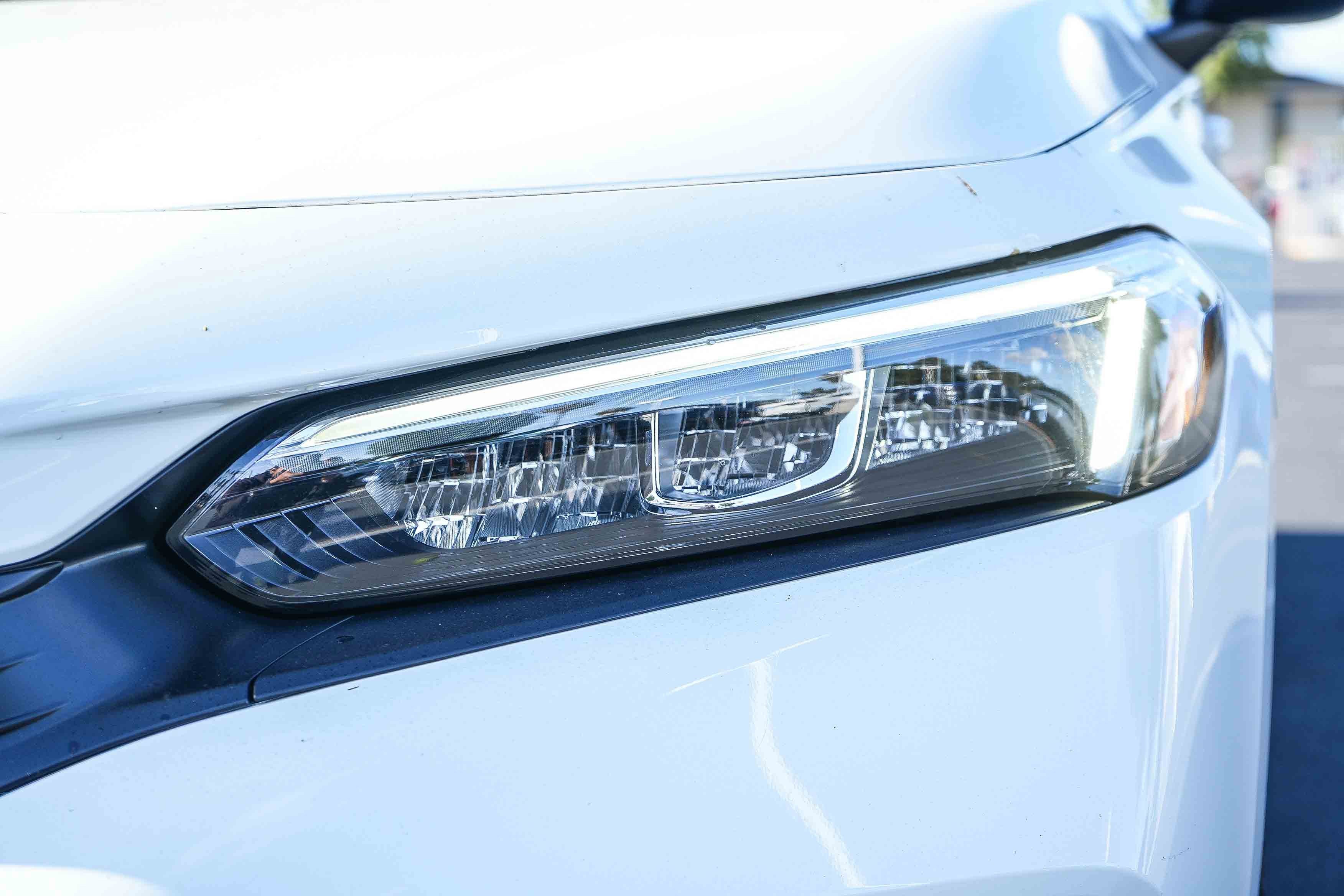 Certified Used 2024 Platinum White Pearl Honda 2.0L 4D LX image 4