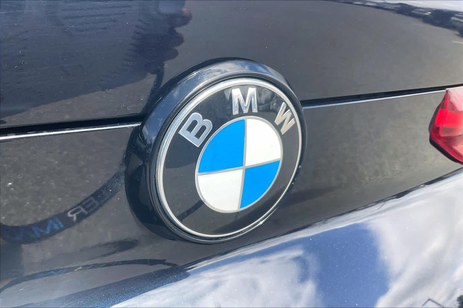 Certified Used 2022 Carbon Black Metallic BMW xDrive40i image 32