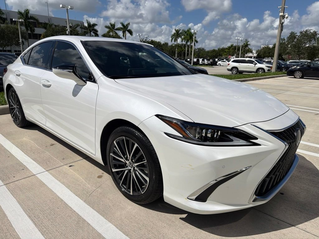 Used 2025 White Lexus ES 350 image 10