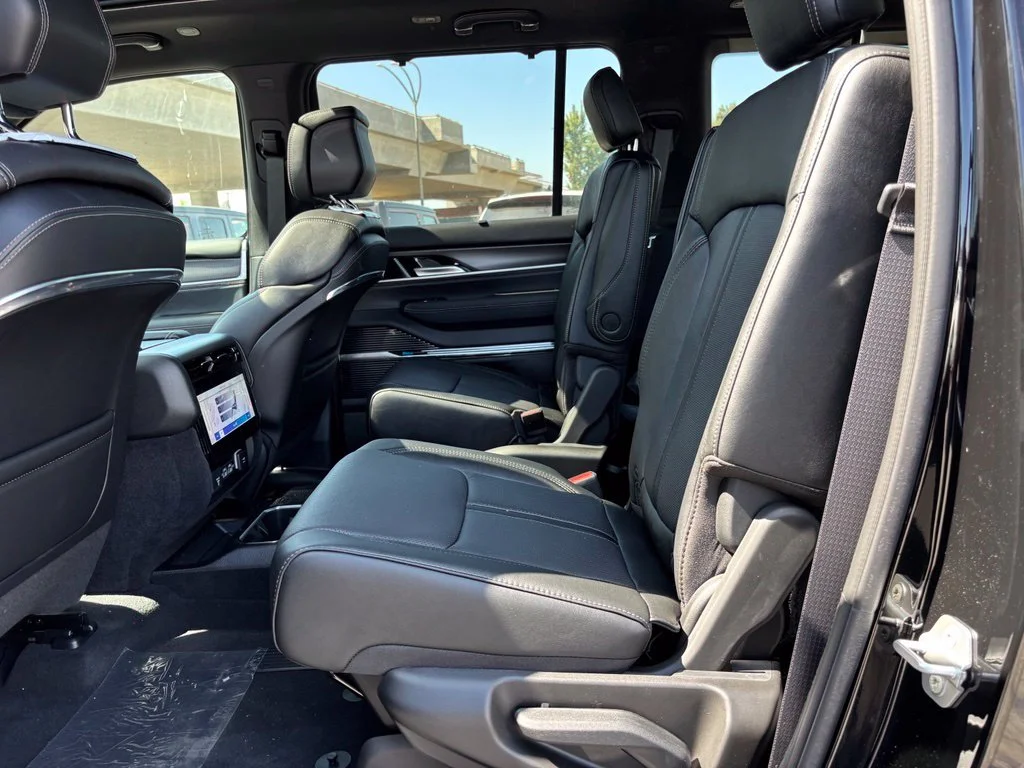 New 2026 Black Jeep Summit Obsidian image 17
