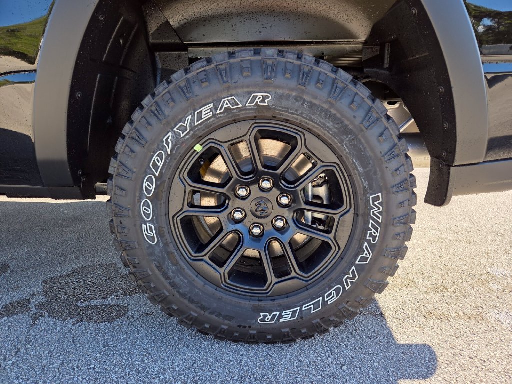 New 2027 Diamond Black Crystal Pearl-Coat Exterior Paint RAM Rebel image 20