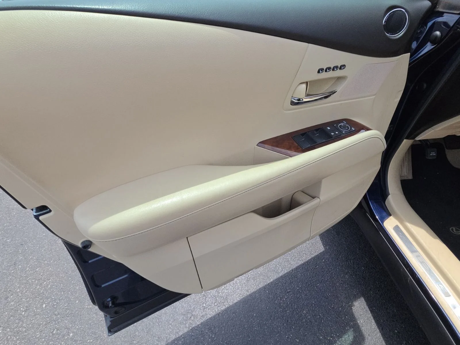 Used 2015  Lexus 350 image 19