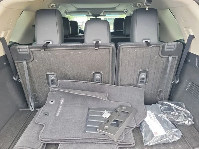Used 2023 Gray Nissan Platinum image 8