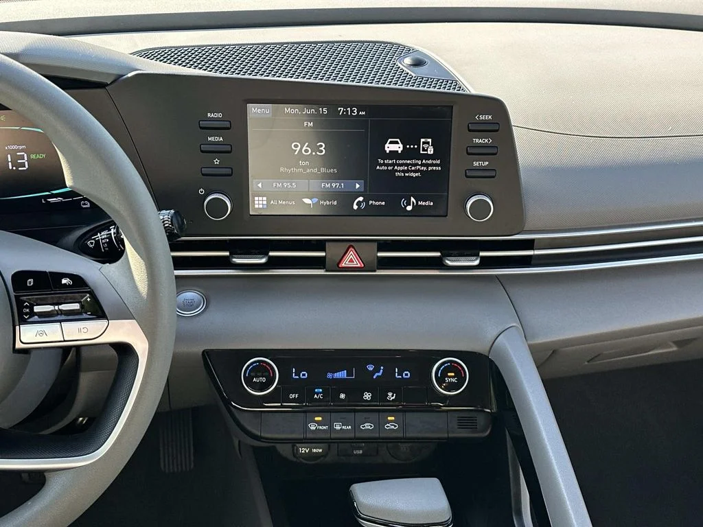 Used 2025  Hyundai Blue image 22