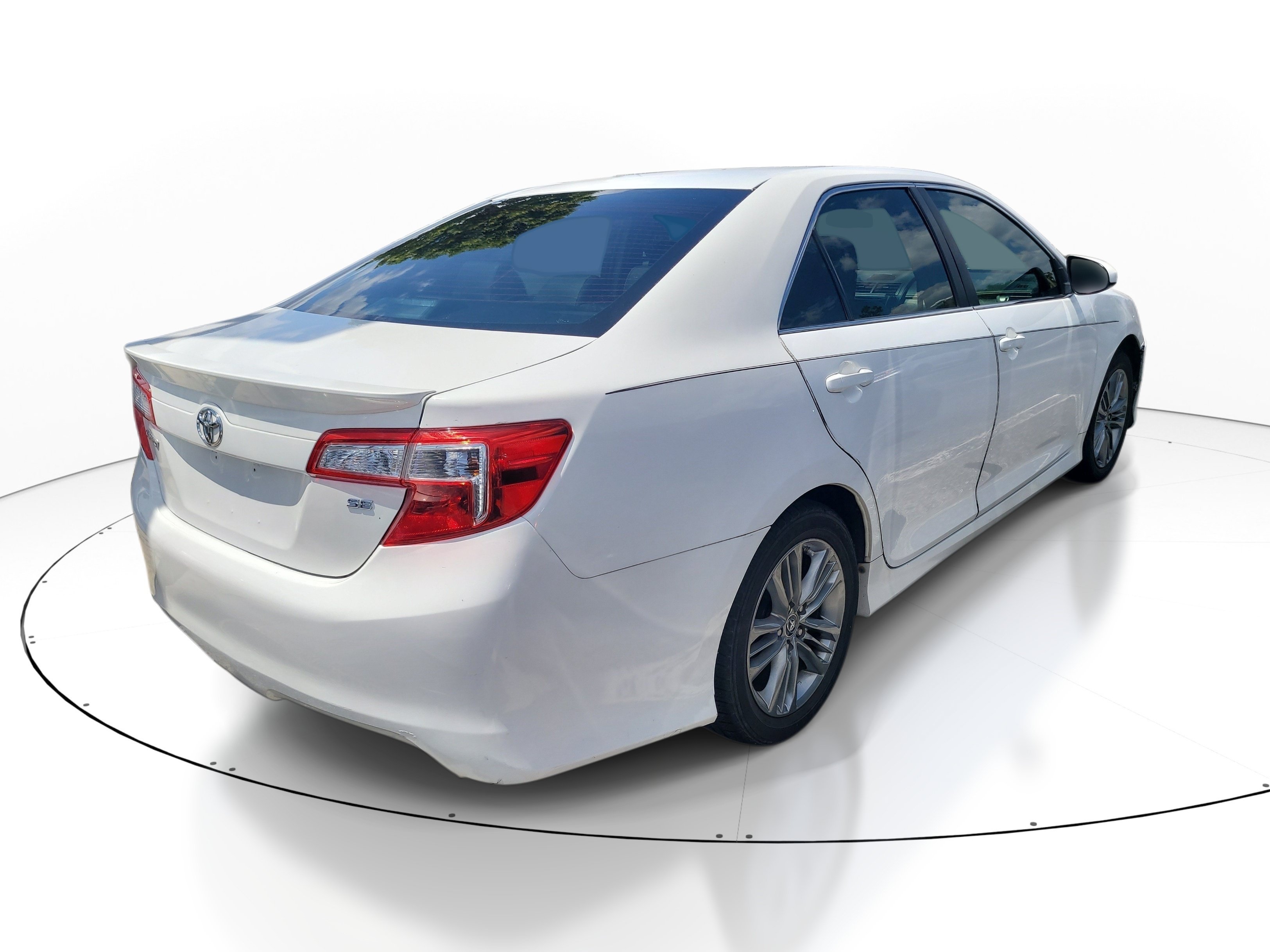 Used 2013 Super White Toyota L image 6