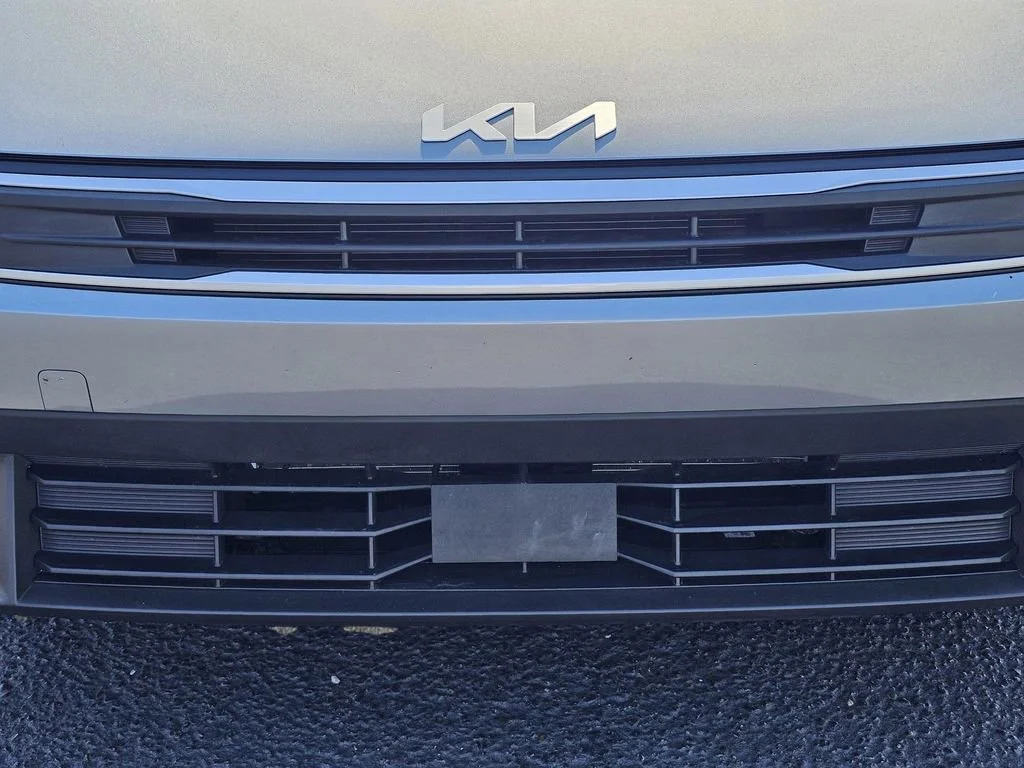 Used 2025 Steel Gray Kia LXS image 3
