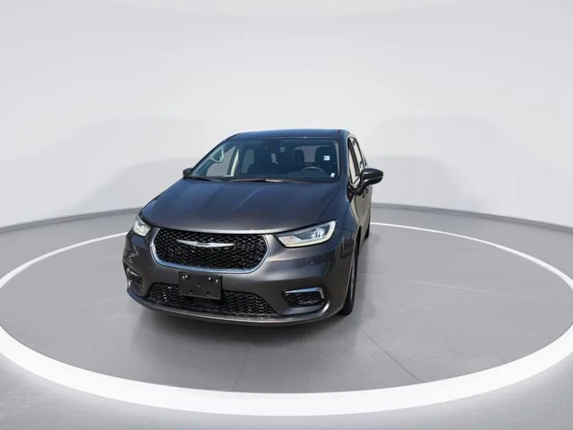 Used 2023 Gray Chrysler Touring L image 3