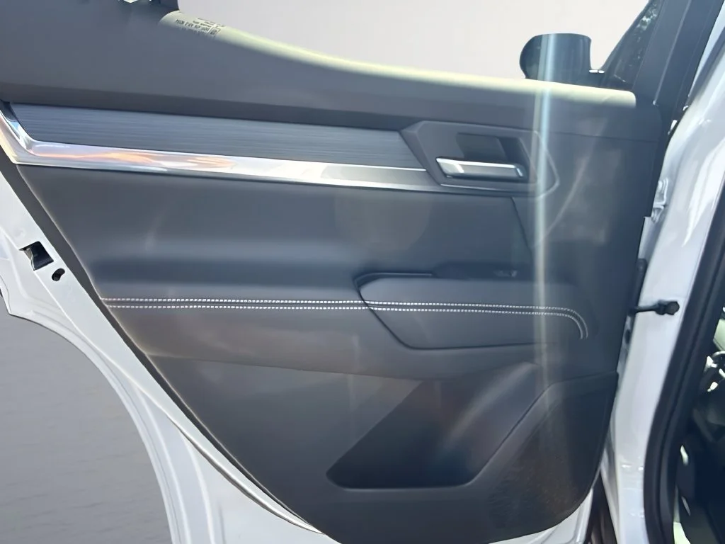 New 2027 Summit White GMC Elevation image 29