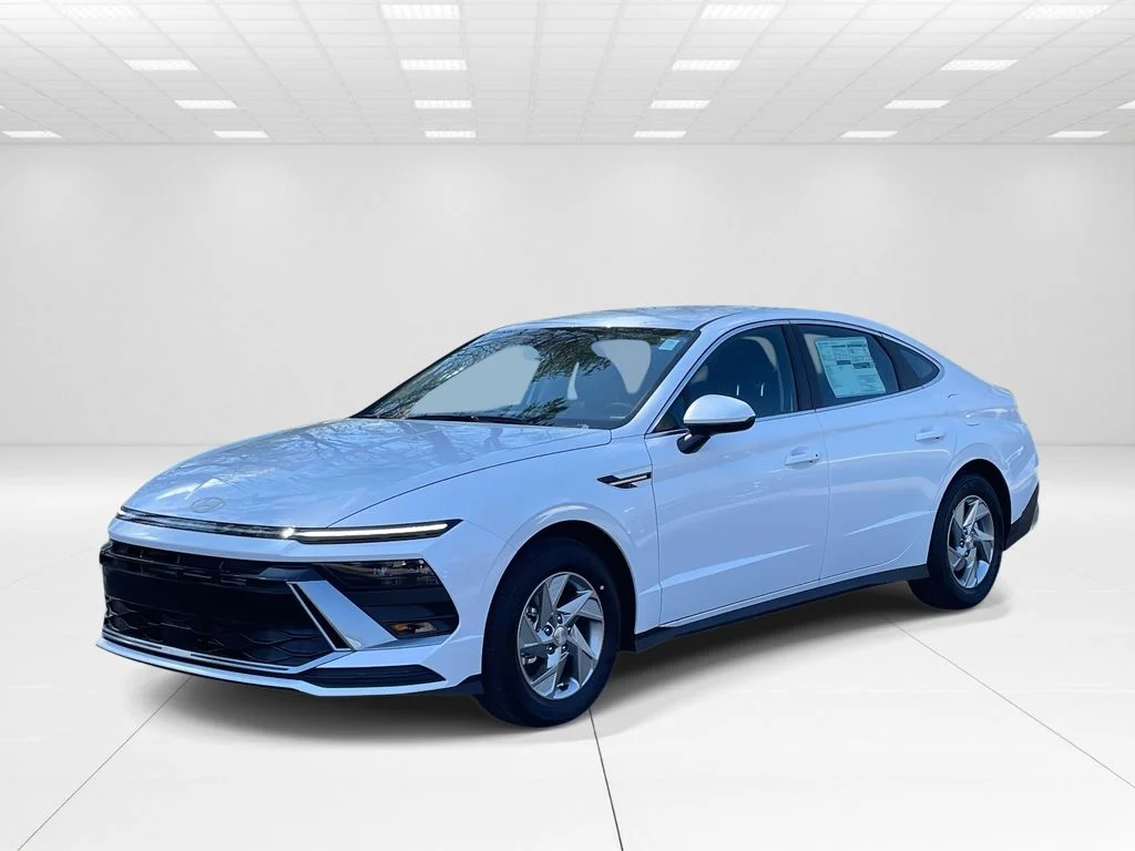 New 2026 White Hyundai SE image 3