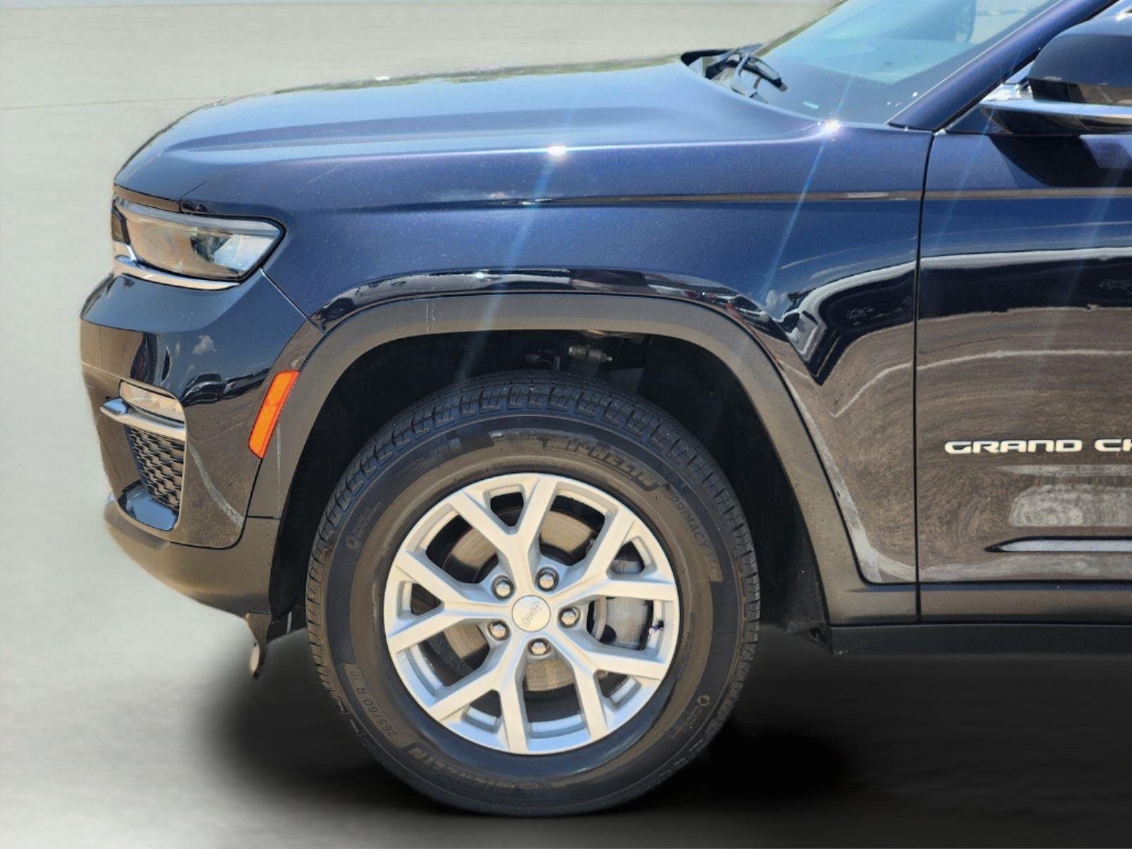Used 2024 Midnight Sky Jeep Limited image 8