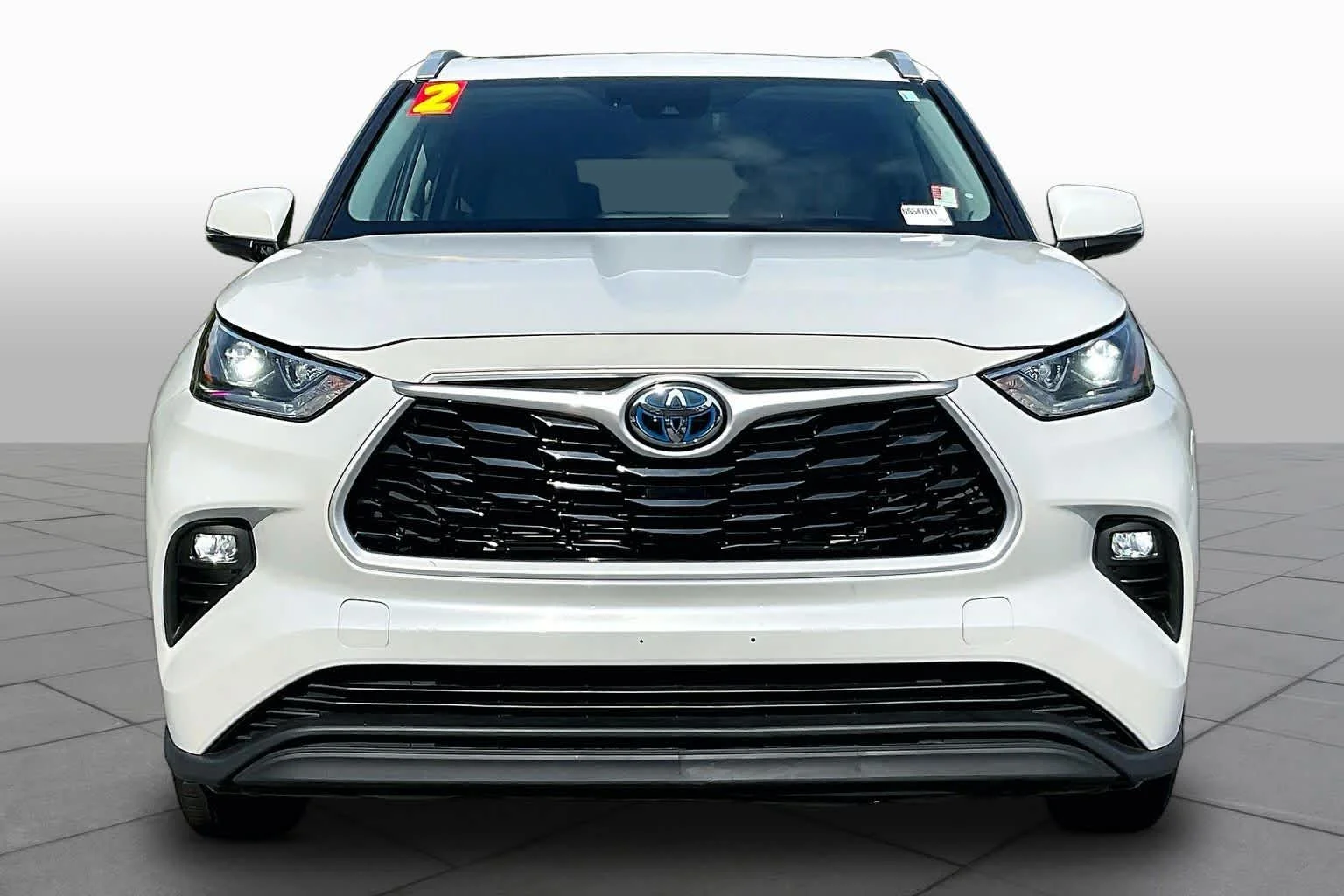 Used 2022 Wind Chill Pearl Toyota Hybrid Bronze Edition image 4