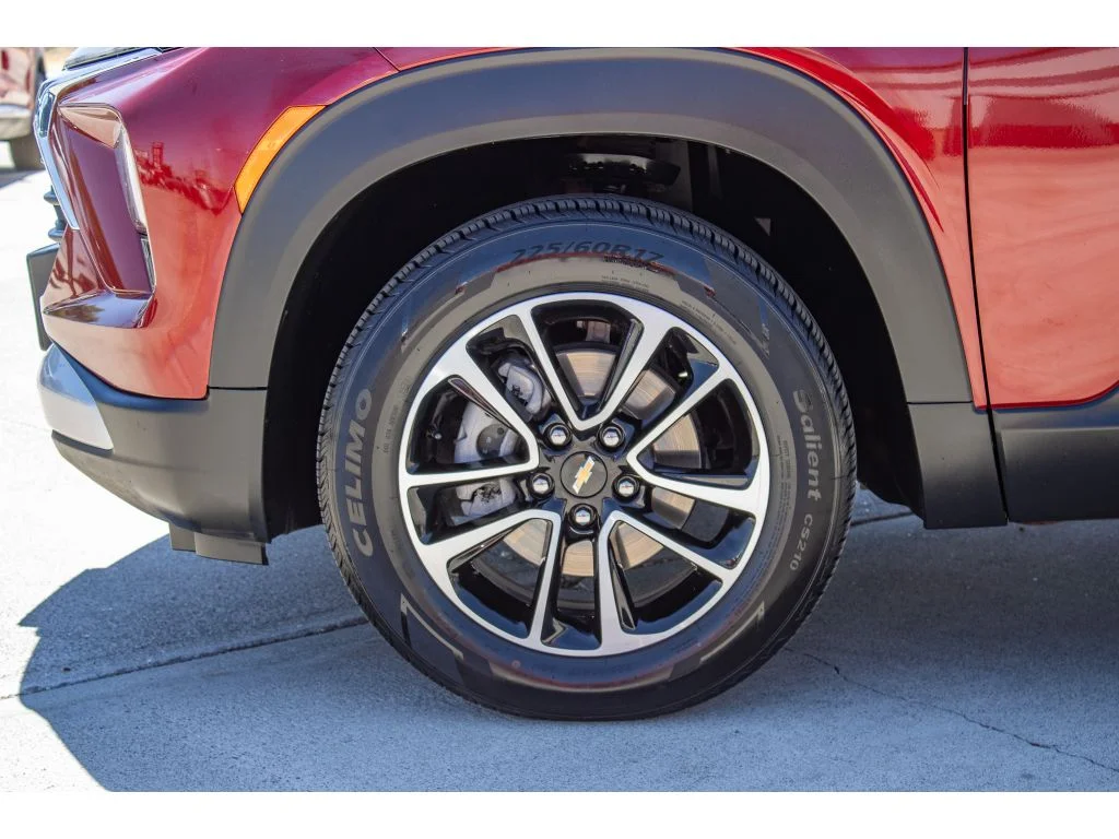 Used 2025 Crimson Metallic Chevrolet LT image 5