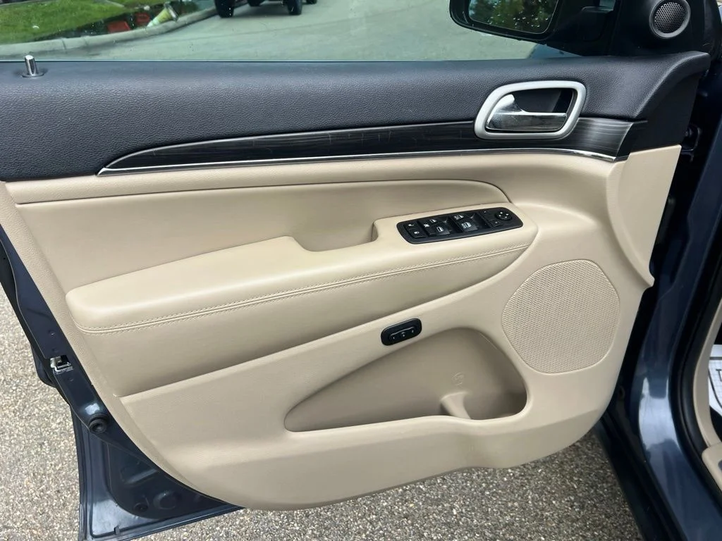 Certified Used 2019 Blue Jeep Limited image 29