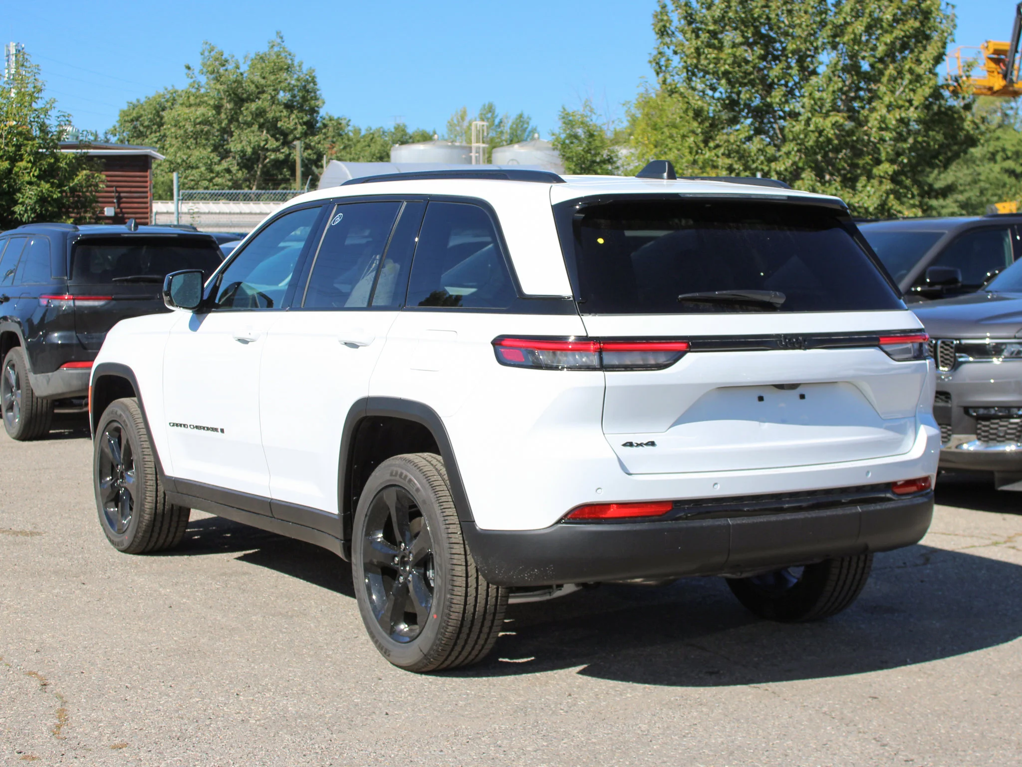 New 2025 White Jeep Altitude* 4x4, Sunroof, Trailer Tow Pkg, Heated Leather image 3