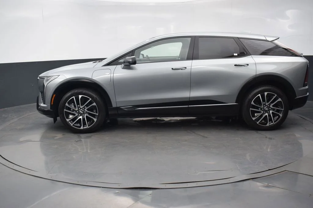Used 2025 Cadillac OPTIQ Sport 2 with VIN 3GYK3GMR1SS139772 for sale in Naperville, IL