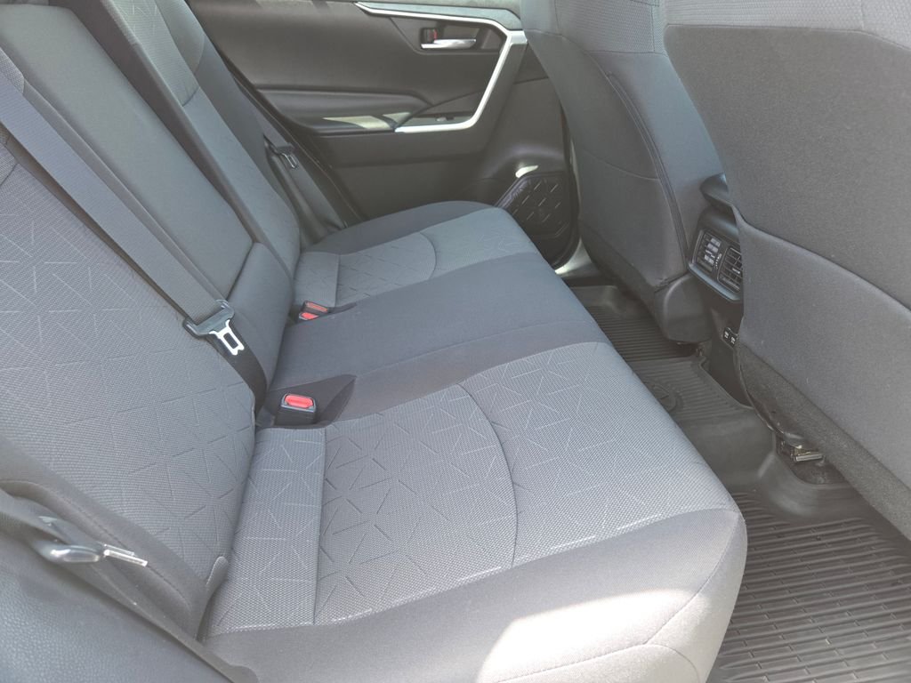 Used 2020 White Toyota XLE image 21