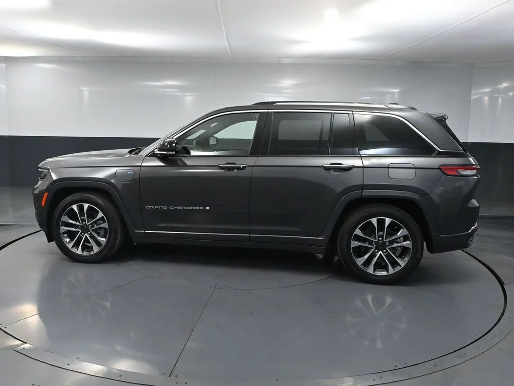 Used 2023 Gray Jeep Overland 4xe image 7