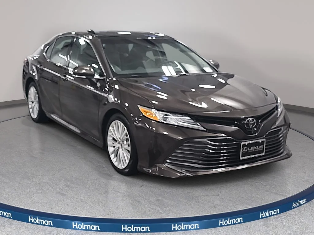 Used 2018 Brown Toyota XLE image 4