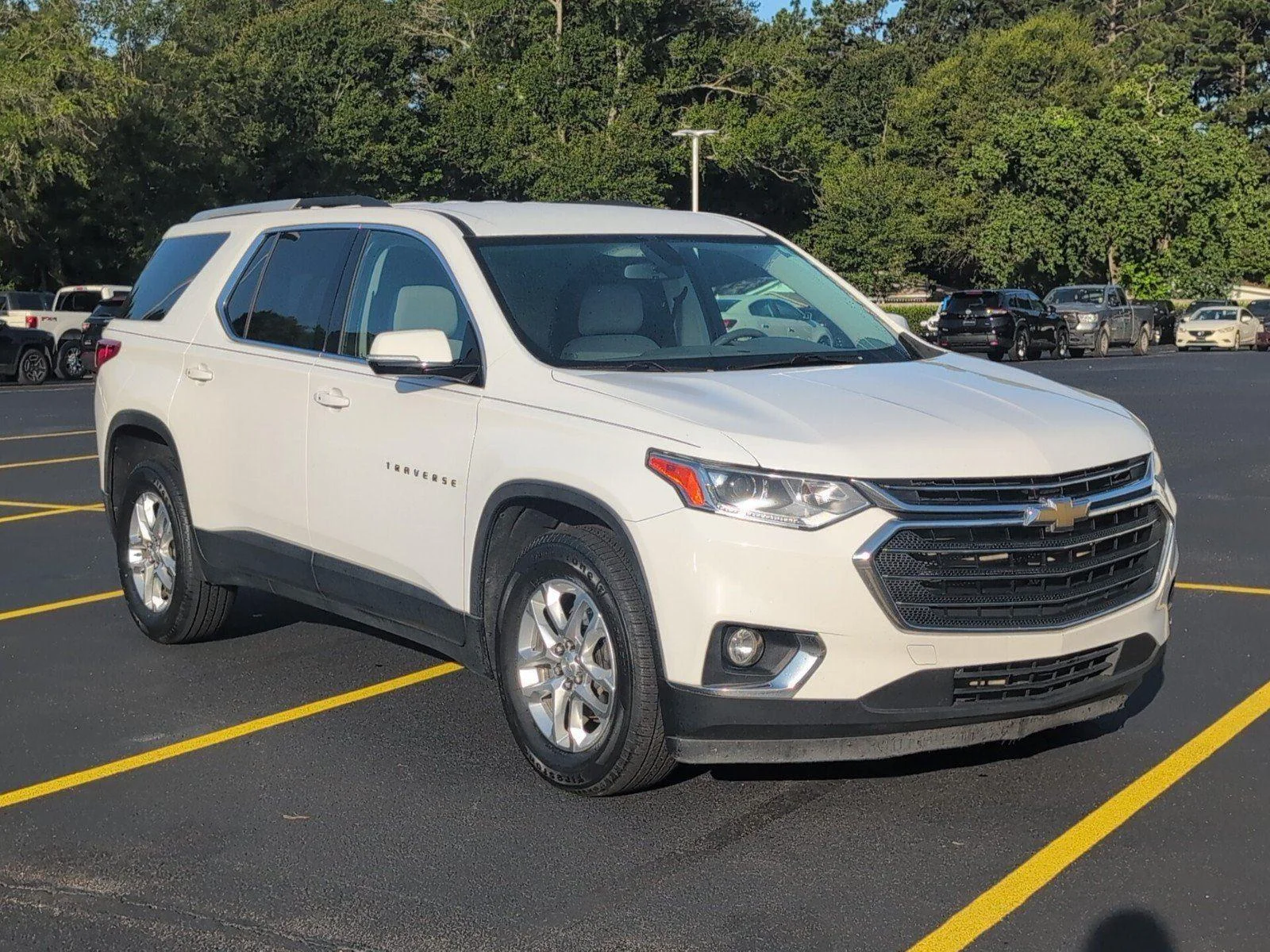 Used 2018 SUMMIT WHITE Chevrolet LT Cloth image 9