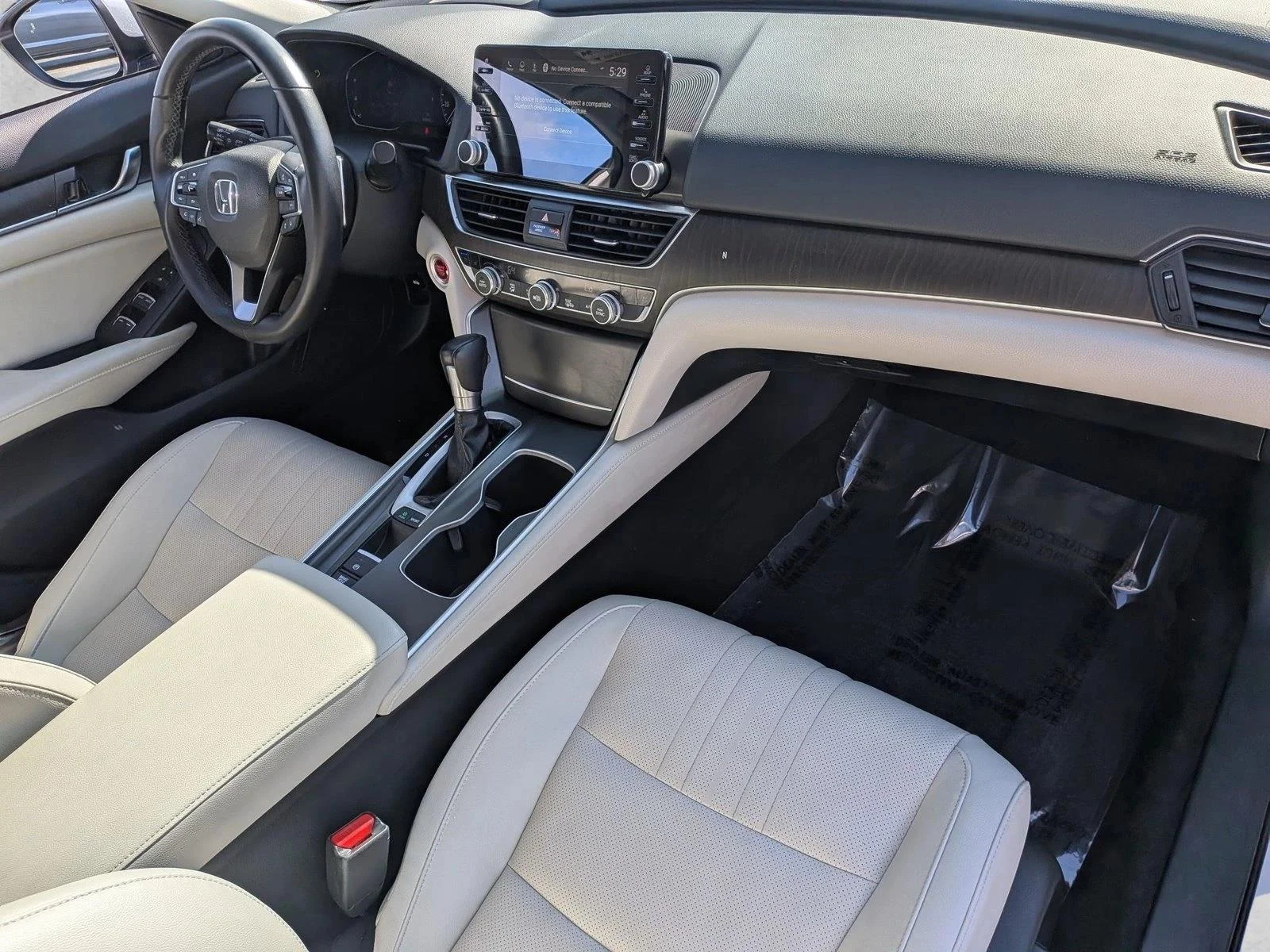 Used 2018 White Honda Touring 1.5T image 21