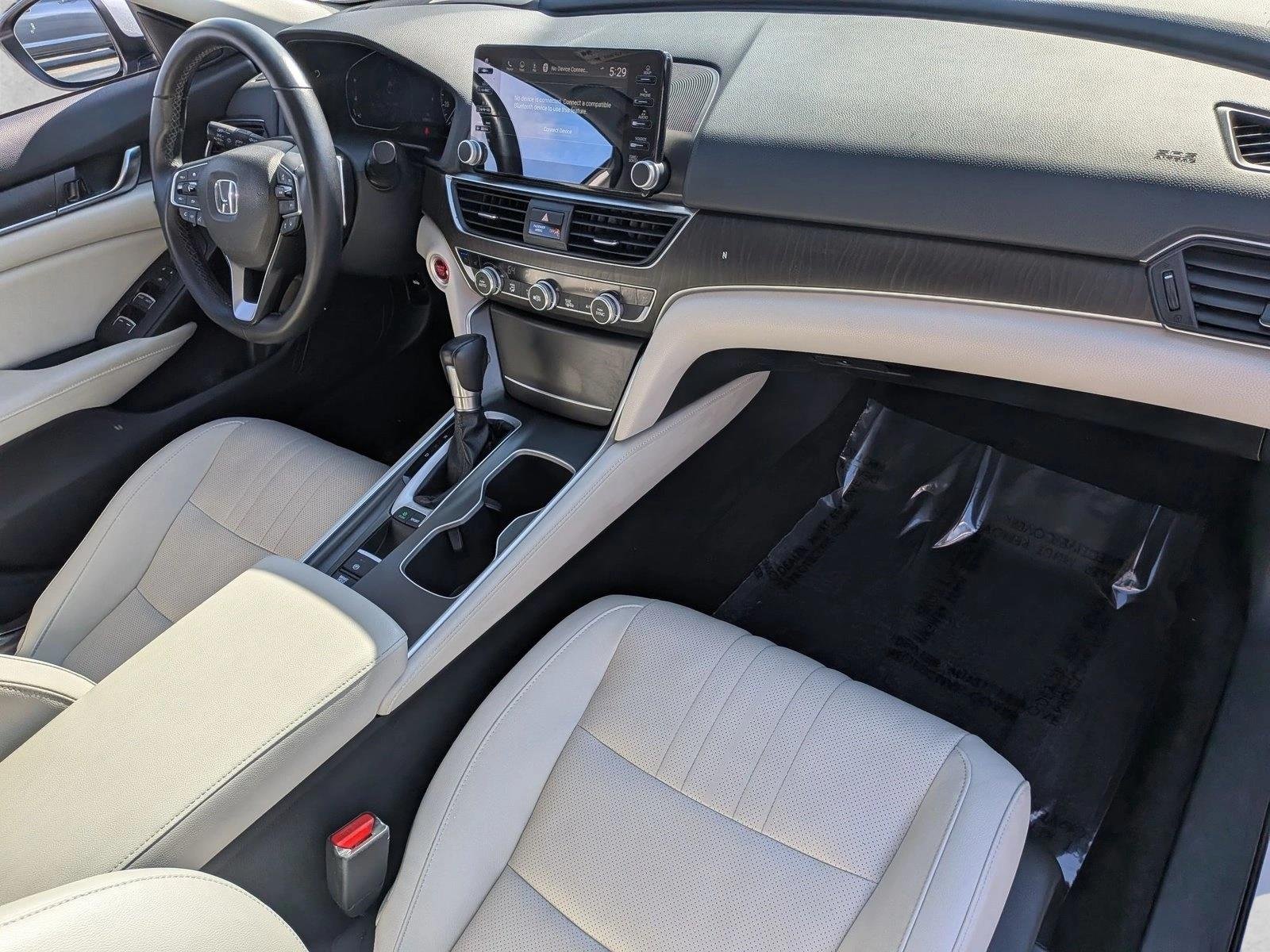 Used 2018 White Honda Touring 1.5T image 21