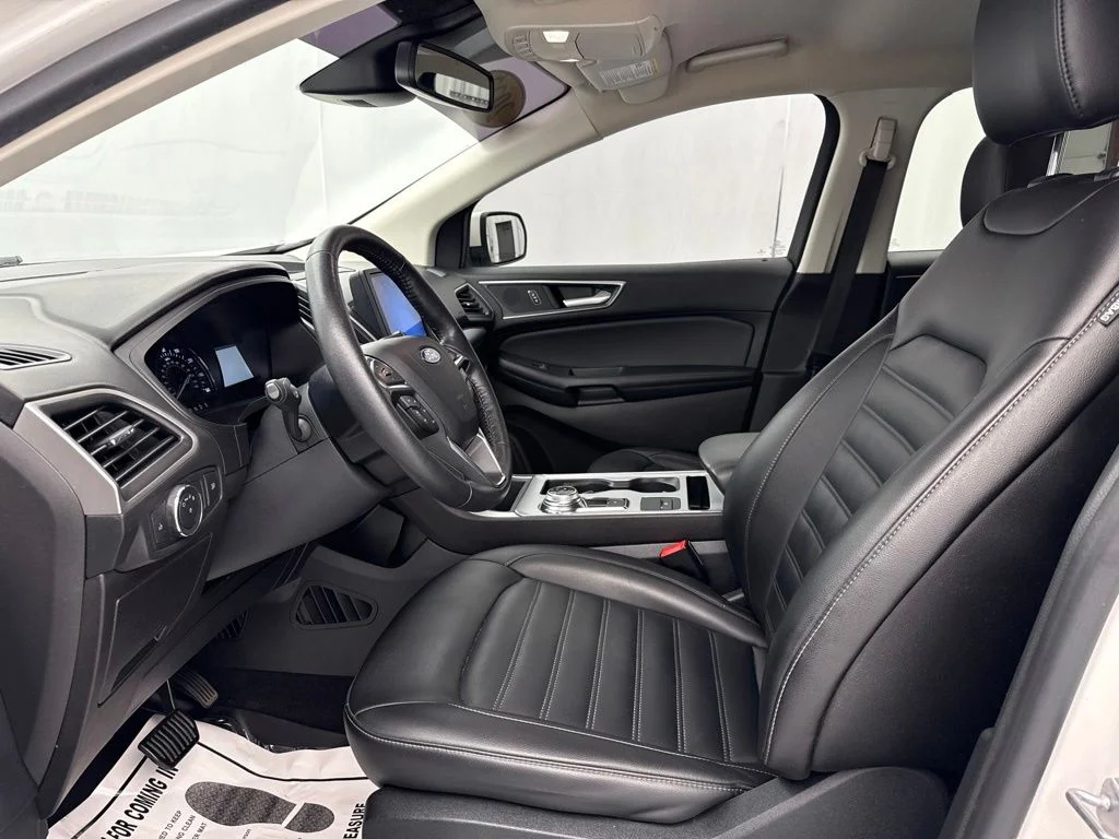 Used 2022 White Ford SEL image 18