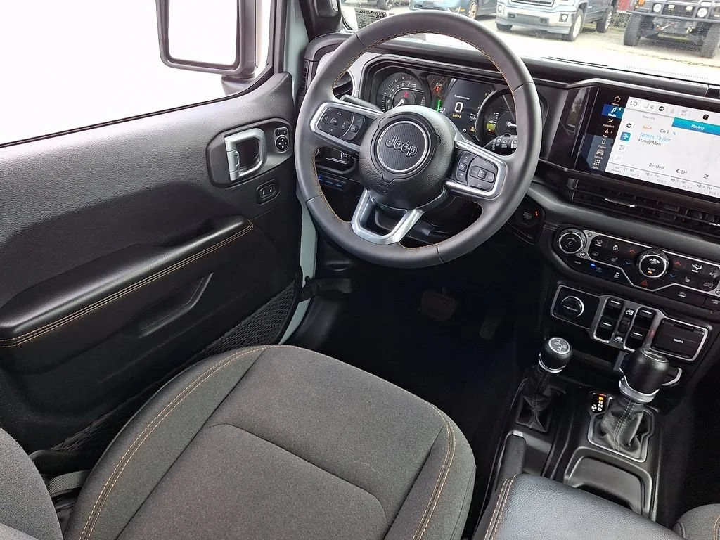 Used 2024 Earl Clearcoat Jeep Sahara image 15