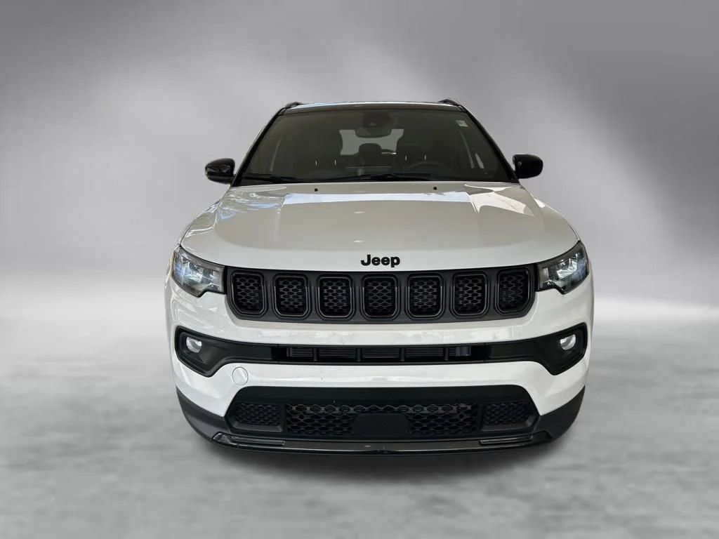 Used 2023 White Jeep Altitude image 12