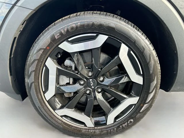 Used 2023 Black Kia S image 43