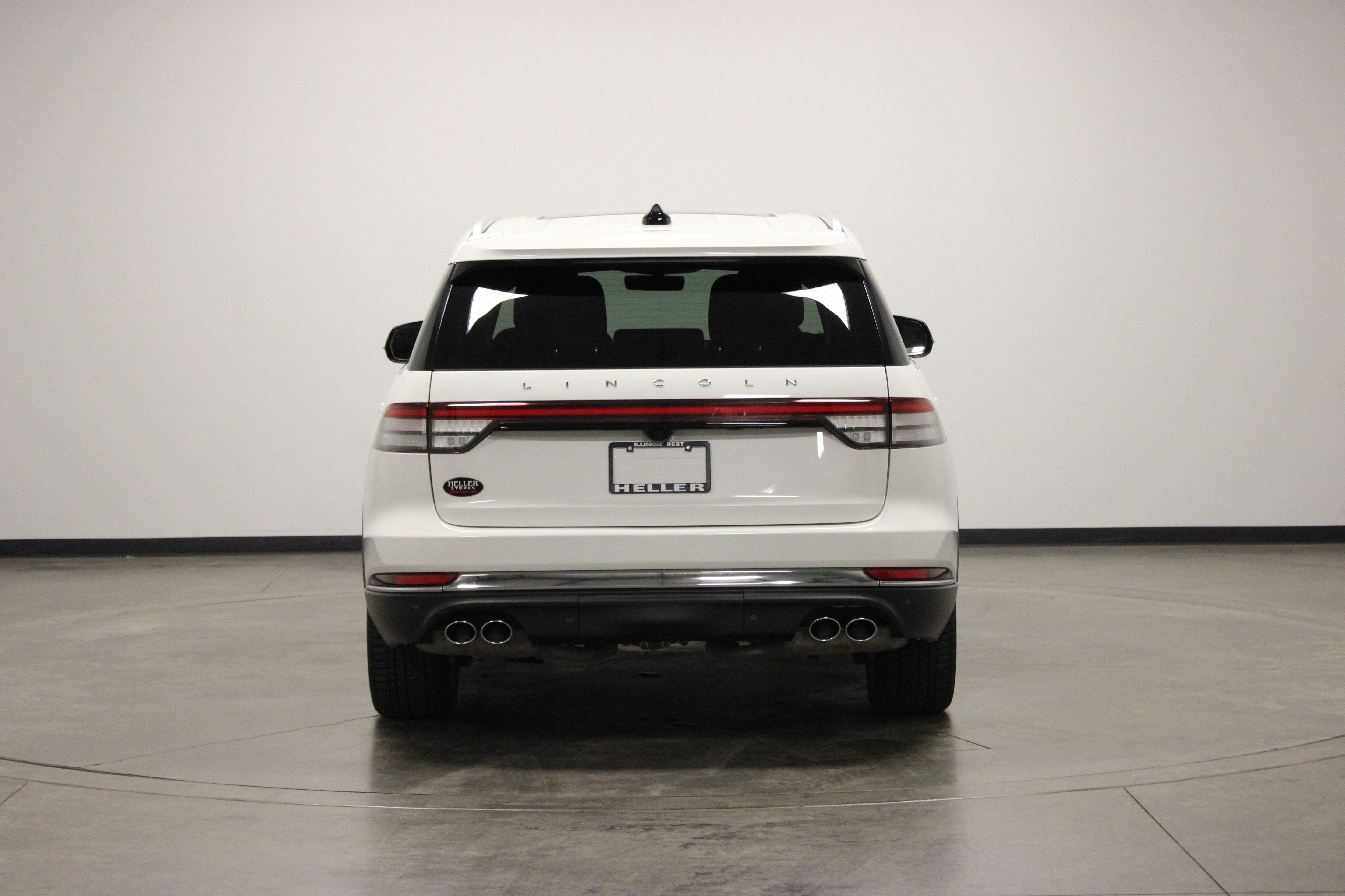 Used 2025 Pristine White Metallic Tri-Coat Lincoln Reserve image 7