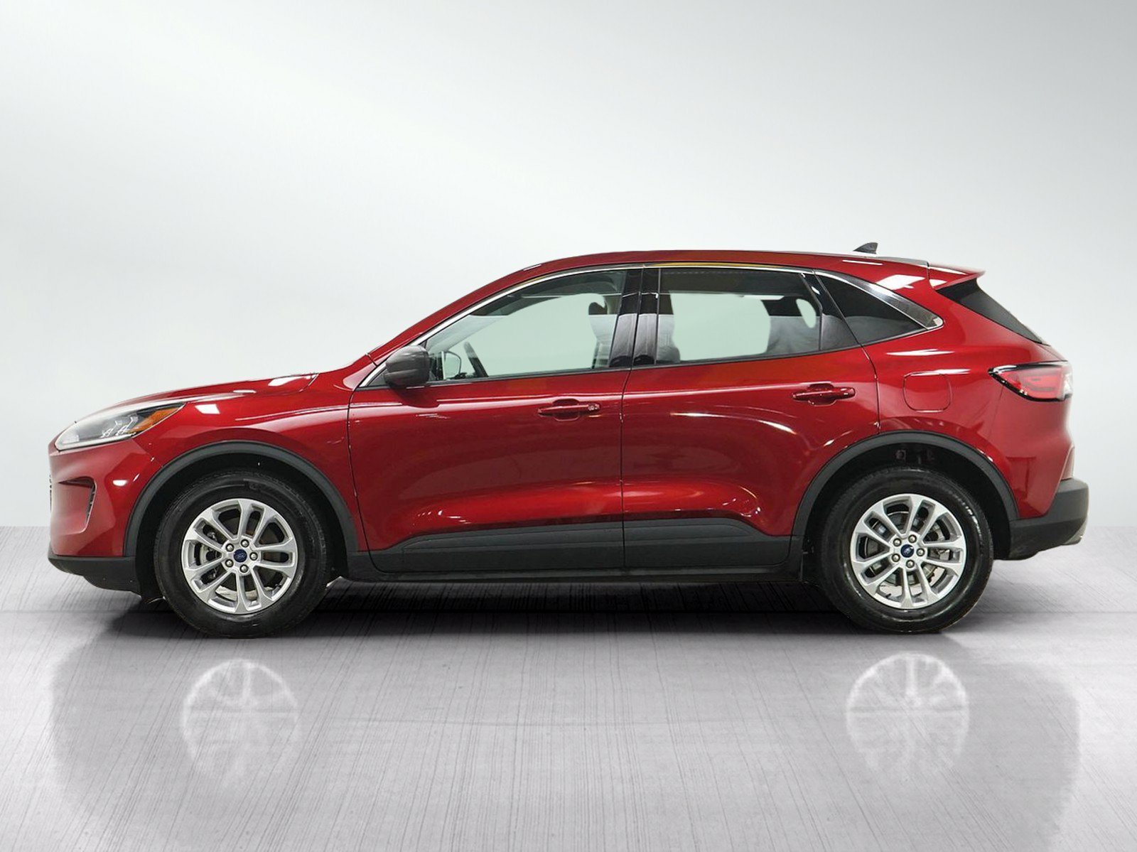 Used 2022 Ford Escape SE with VIN 1FMCU0G66NUB14088 for sale in Burnsville, Minnesota