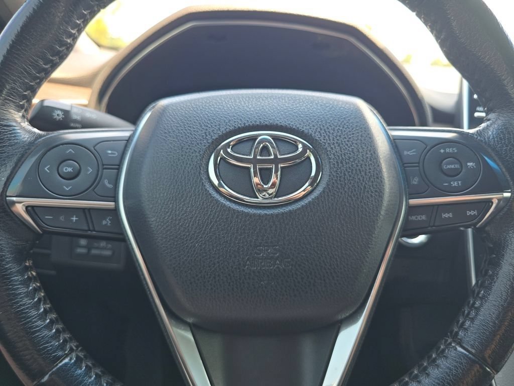 Used 2019 Midnight Black Metallic Toyota XLE image 31