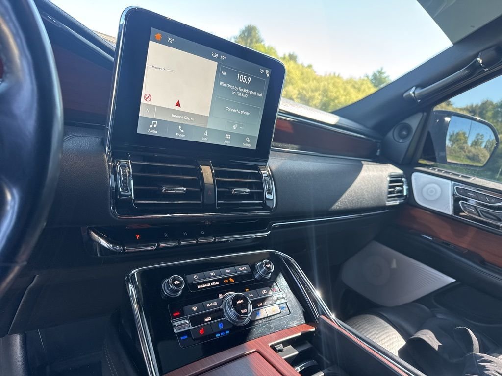 Used 2019 Black Metallic Lincoln Reserve image 20