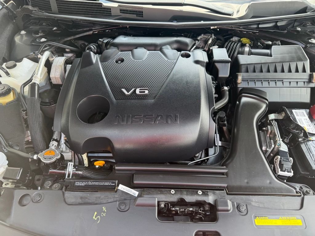 Used 2019 Gray Nissan SR image 7