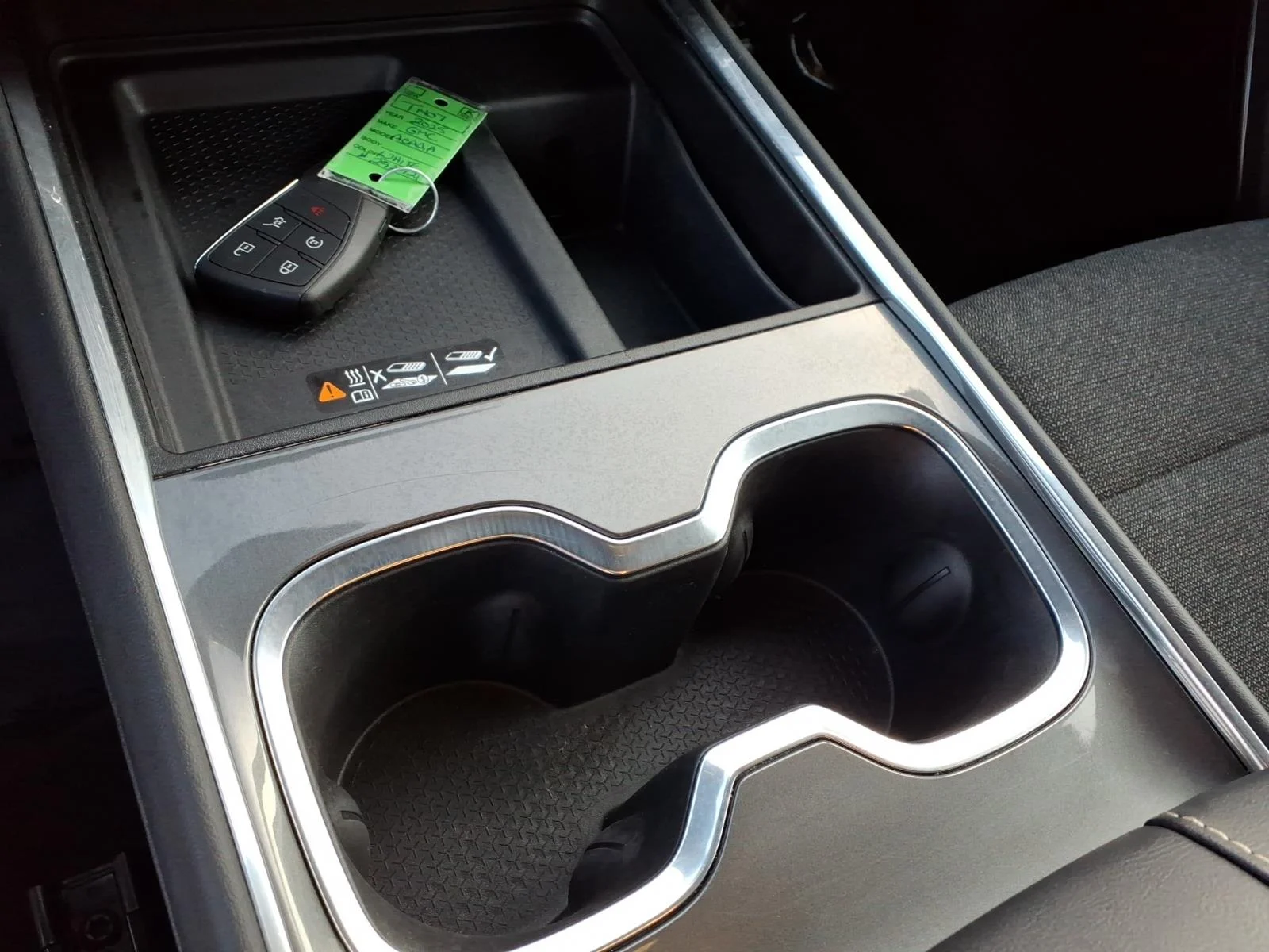 Used 2025 White GMC Elevation image 10