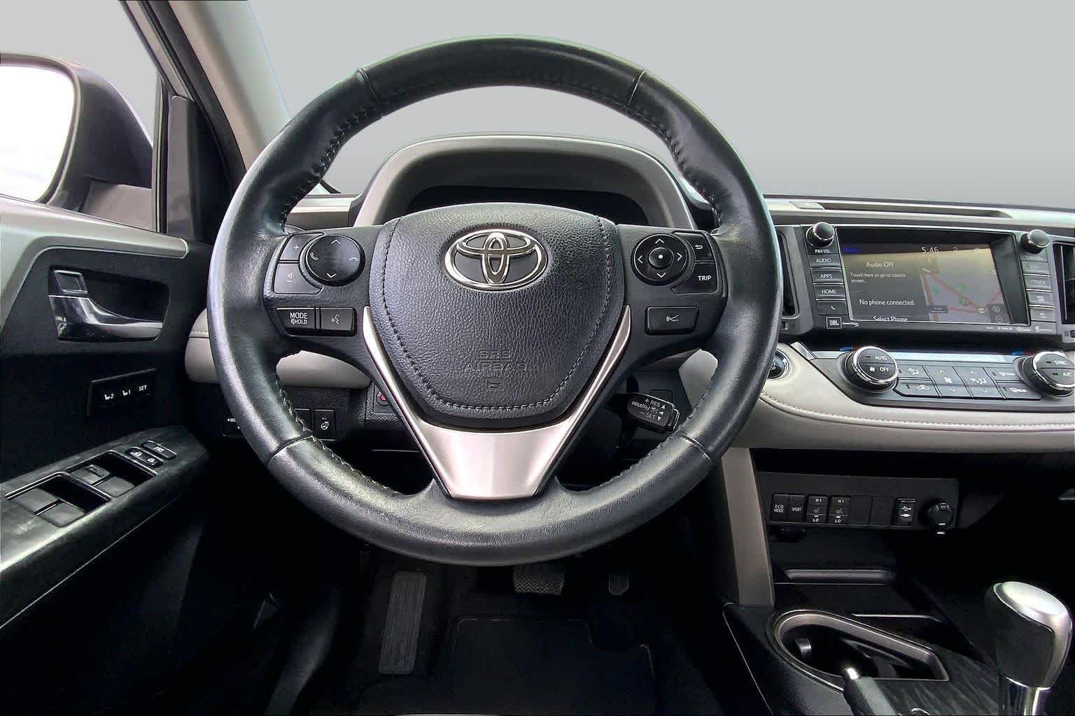 Used 2018 Silver Sky Metallic Toyota Limited image 6