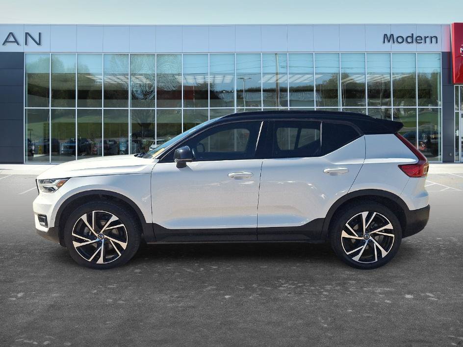 Used 2021 Crystal White Volvo R-Design image 7