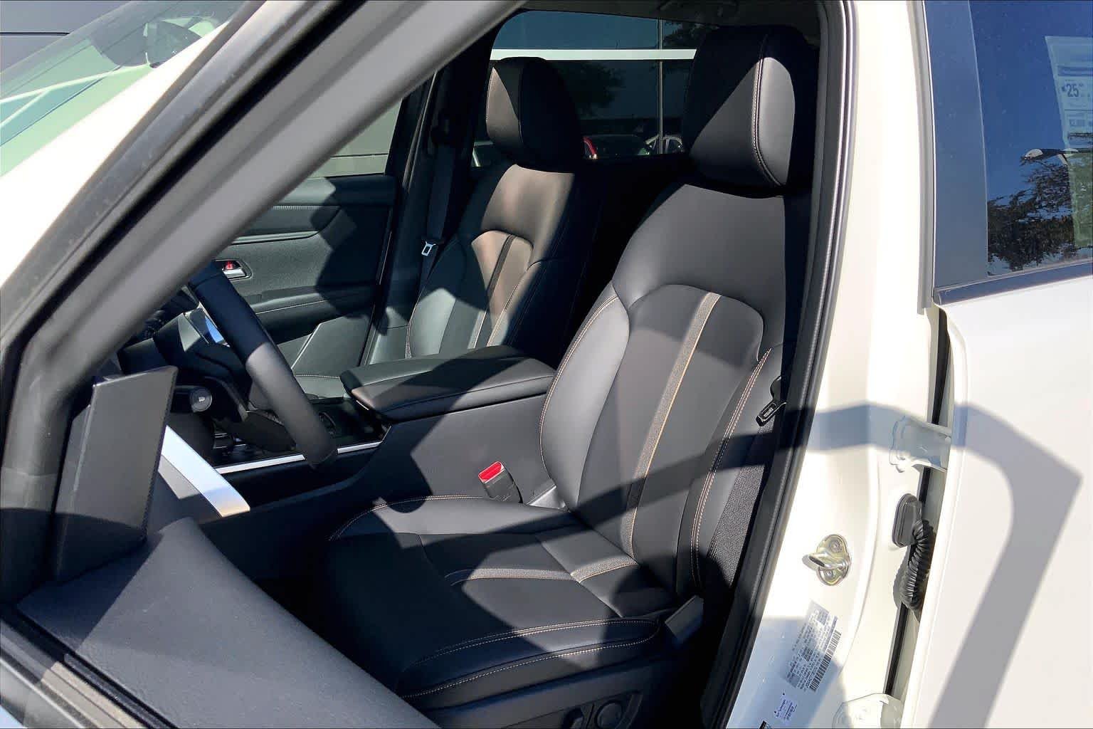 New 2026 Rhodium White Premium Mazda 3.3 Turbo Select AWD image 9
