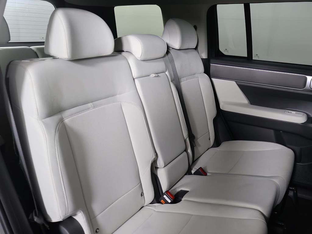 Used 2024 Gray Hyundai SE image 29