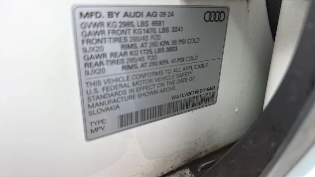 Used 2025 Carrara White Audi 55 Premium image 27