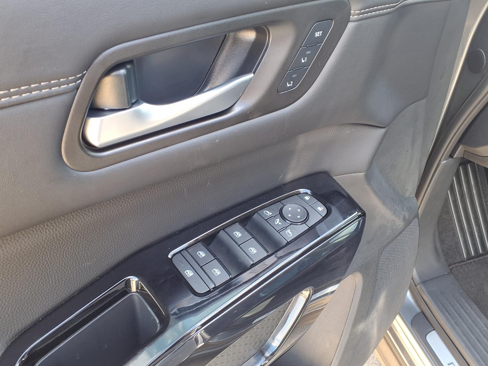 2026 Nissan Pathfinder Platinum Gray at Robbins Nissan