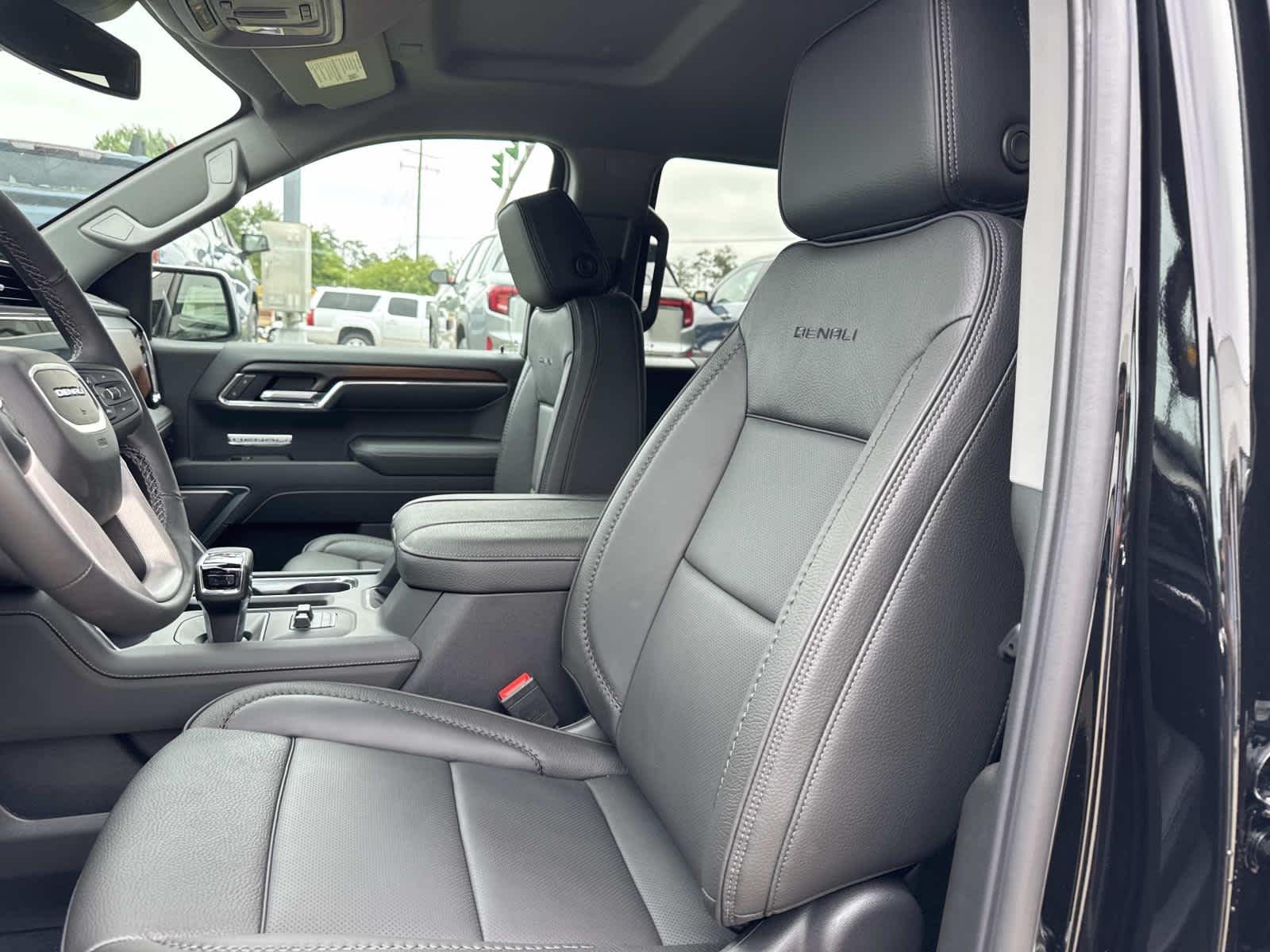2026 GMC Sierra 1500 Denali - Photo 9