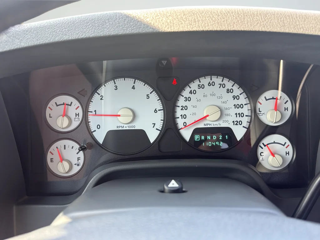 Used 2008 Gray Dodge SLT image 18