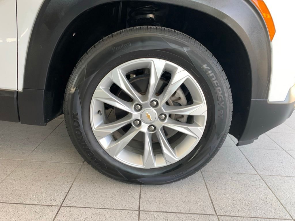Used 2021 White Chevrolet LS image 23