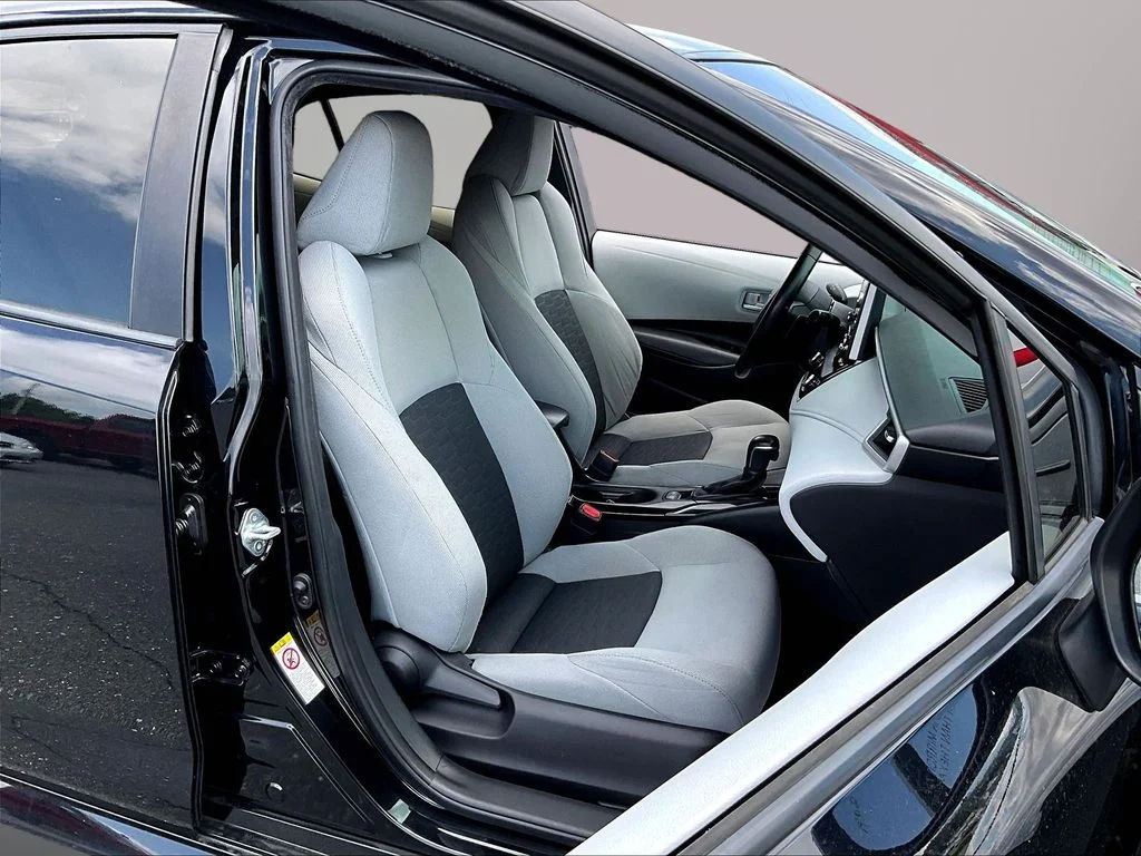 Used 2019 Midnight Black Metallic Toyota SE image 29