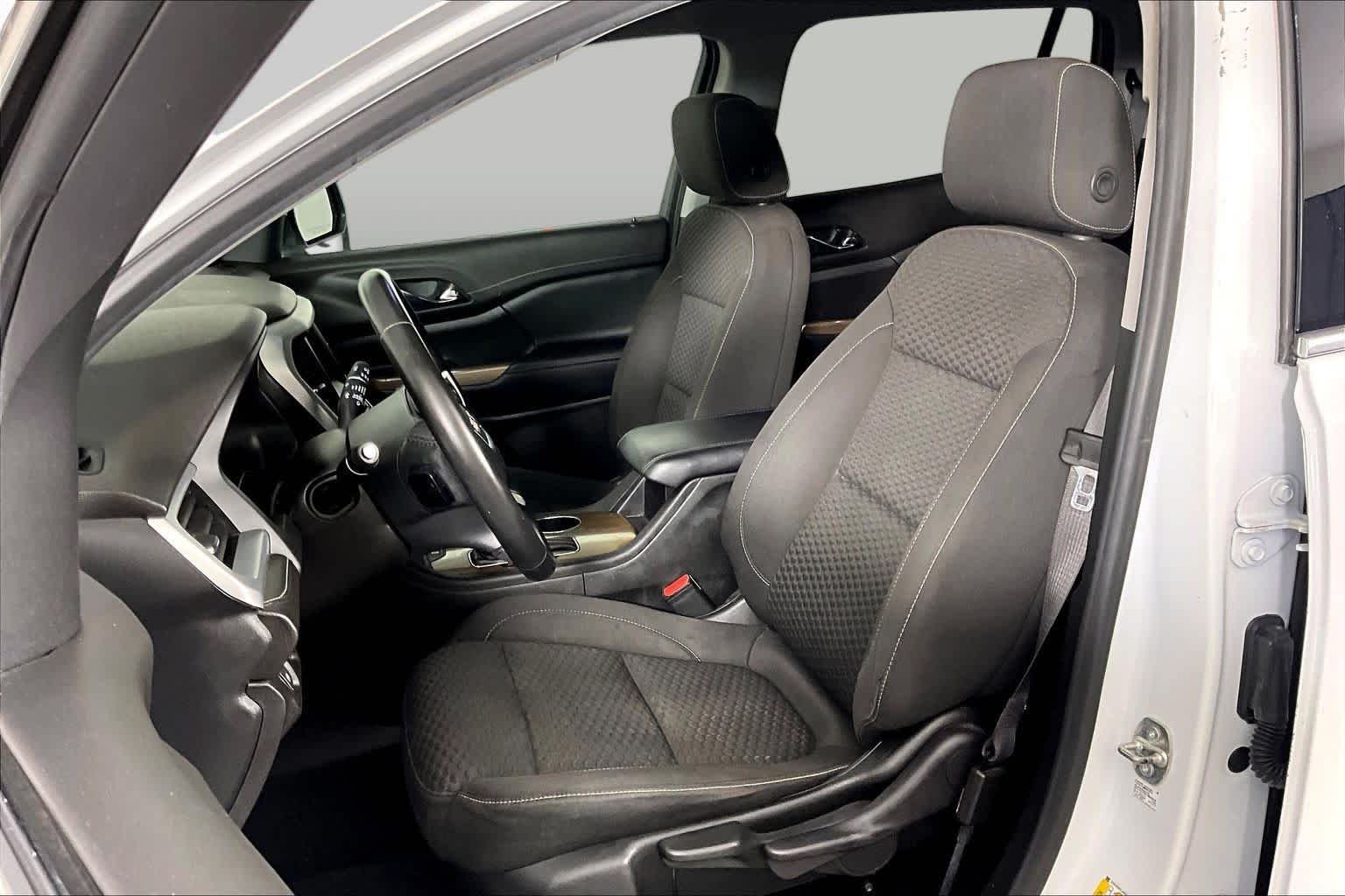 Used 2019 Summit White GMC SLE image 8