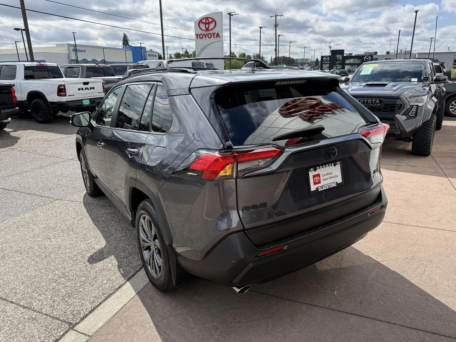 Used 2025 Magnetic Gray Metallic Toyota Hybrid XLE Premium image 6
